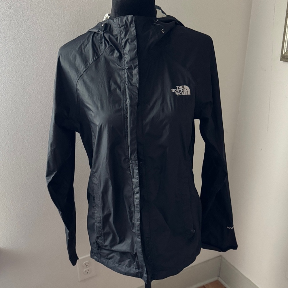 The North Face Black HyVent 2.5L  light rain jacket hoodie front‎ zip up Sz M